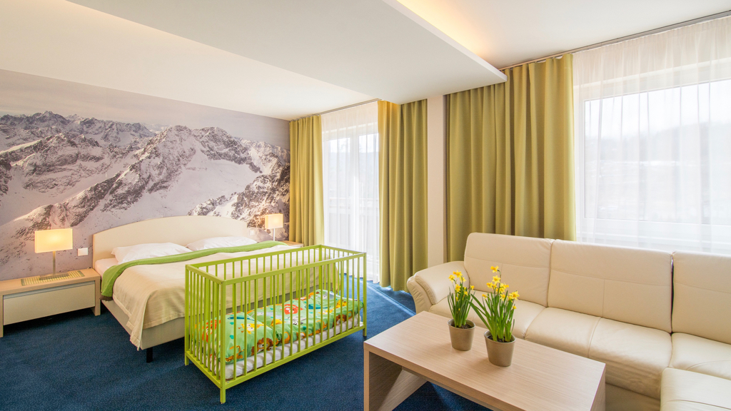 Room PLUS Family. Stylish accommodation with spacious bedroom. Hotel SLOVAN Tatranská Lomnica. All inclusive baby equipments.